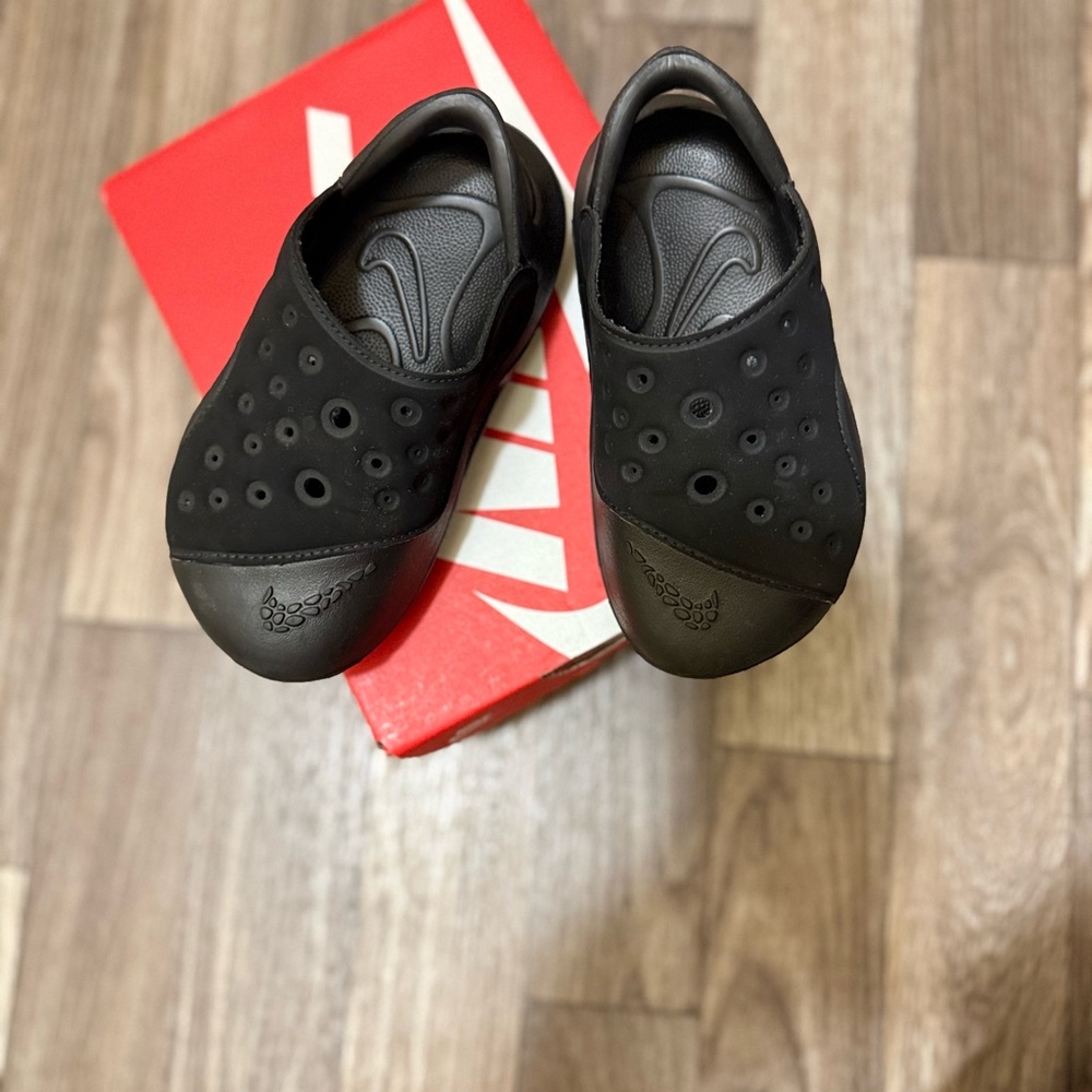 Nike Kids Black Slip-On Sneakers | Toddler 9c